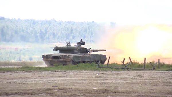 Форум “Армия-2016”. День первый: показ техники и боевые стрельбы - Sputnik Азербайджан