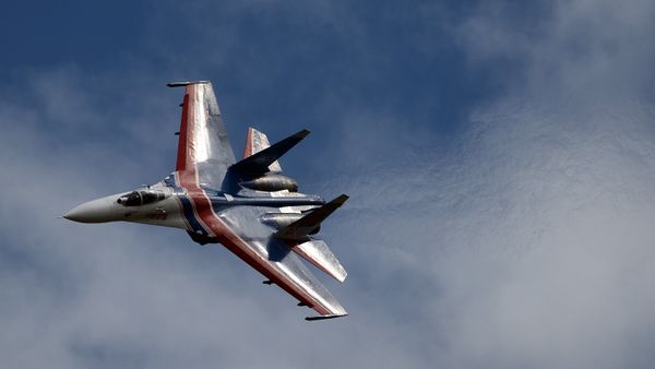 Многоцелевой истребитель Су-27. Архивное фото - Sputnik Азербайджан