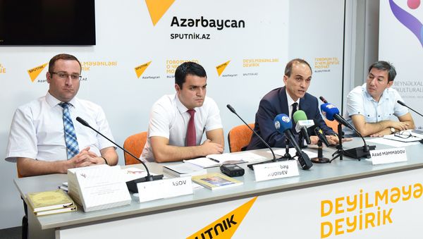 Пресс-конференции в Международном пресс-центре Sputnik на тему Как будут преподавать мультикультурализм в Азербайджане - Sputnik Азербайджан
