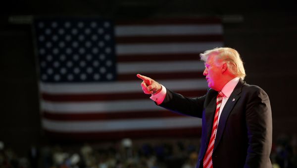 Кандидат в президенты США от Республиканской партии Дональд Трамп выступает во Флориде - Sputnik Азербайджан
