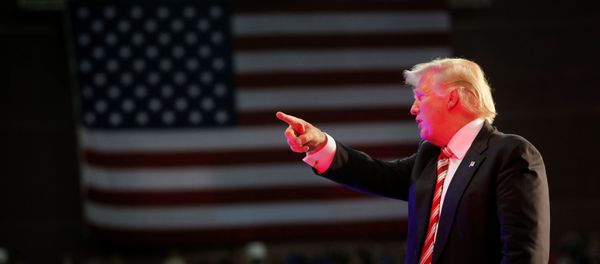 Кандидат в президенты США от Республиканской партии Дональд Трамп выступает во Флориде - Sputnik Азербайджан