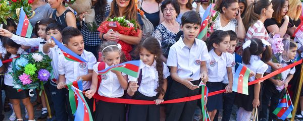 День знаний в образовательном комплексе №132-134 города Баку, архивное фото - Sputnik Азербайджан