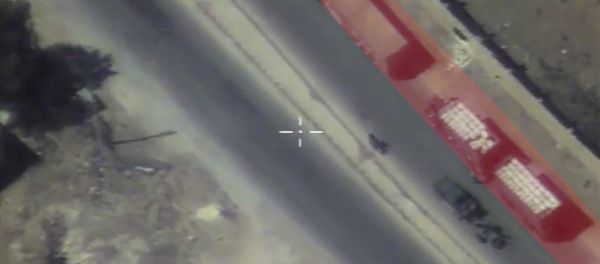 Кадры наблюдения за гумконвоем в Сирии. Съемка с беспилотника Минобороны РФ - Sputnik Азербайджан