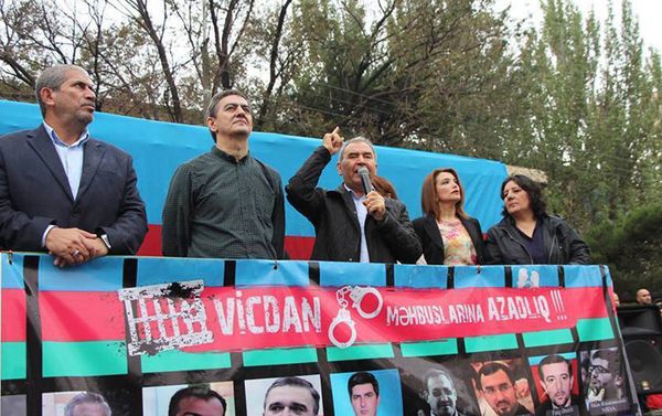 Участники митинга, организованного Национальным советом Участники митинга, организованного Национальным советом - Sputnik Азербайджан