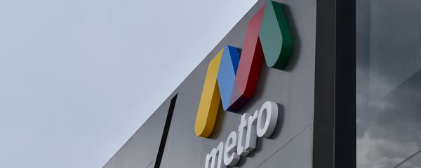 Эмблема Бакинского метрополитена на стене станции Мемар Аджеми-2 - Sputnik Азербайджан