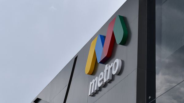 Эмблема Бакинского метрополитена на стене станции, архивное фото - Sputnik Азербайджан