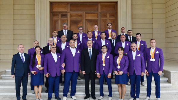 Ильхам Алиев встретился со спортсменами, участвовавшими в XV летних Паралимпийских играх - Sputnik Азербайджан