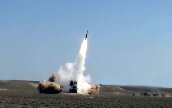 В частях и соединениях ракетных войск и артиллерии были проведены учения с боевой стрельбой - Sputnik Азербайджан