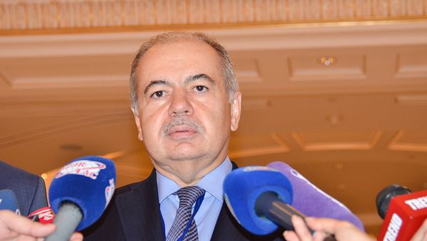Руководитель наблюдательной миссии Межпарламентской ассамблеи Содружества независимых государств (МПА СНГ) Ильяс Умаханов - Sputnik Азербайджан