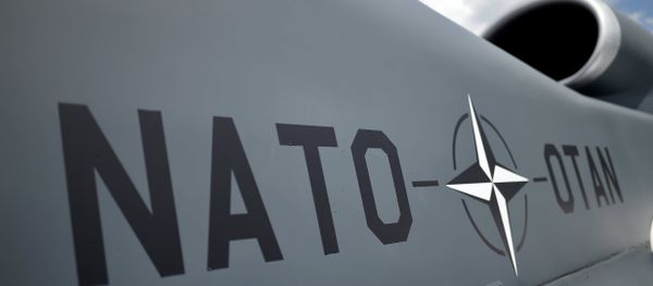 Эмблема Североатлантического альянса на беспилотнике НАТО - Sputnik Азербайджан
