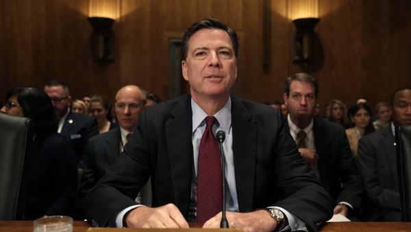 Глава ФБР США Джеймс Коми на слушаниях в сенате - Sputnik Азербайджан