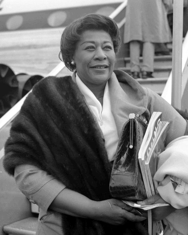 Элла Фицджеральд (1917-1996) – американская певица, одна из величайших вокалисток в истории джазовой музыки, 18 мая 1959 года - Sputnik Азербайджан