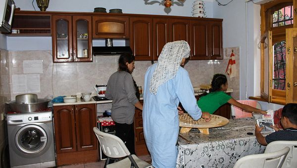 В Общественном объединении Təmiz Dünya нашли приют десятки женщин, подвергавшиеся насилию В Общественном объединении Təmiz Dünya нашли приют десятки женщин, подвергавшиеся насилию - Sputnik Азербайджан