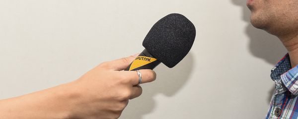 Журналист берет интервью, архивное фото - Sputnik Азербайджан