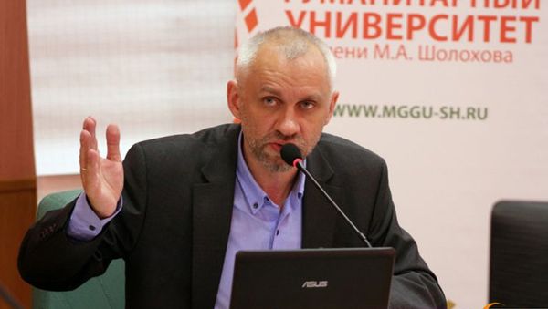 Владимир Шаповалов, политолог, заместитель директора Института истории и политики Московского Педагогического Государственного Университета - Sputnik Азербайджан