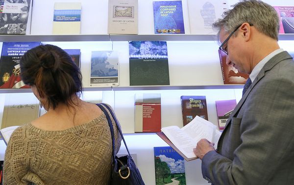 В Баку открылась выставка, посвященная жизни и культуре Латвии - Sputnik Азербайджан