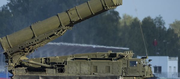Российская система ПВО С-300ВМ Антей-2500, архивное фото - Sputnik Азербайджан