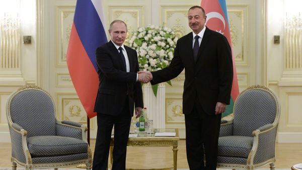 Президент России Владимир Путин и президент Азербайджана Ильхам Алиев, архивное фото - Sputnik Азербайджан