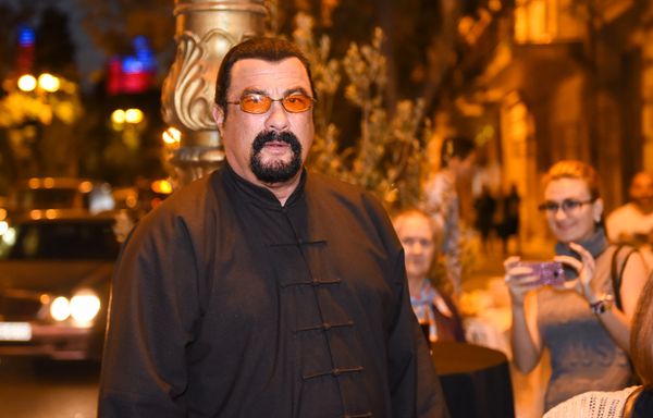 Стивен Сигал презентовал часы в Баку - Sputnik Азербайджан