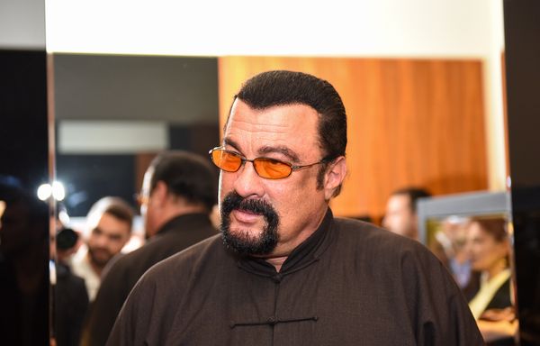 Стивен Сигал презентовал часы в Баку - Sputnik Азербайджан