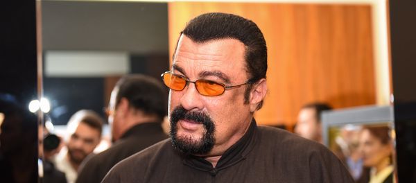 Стивен Сигал презентовал часы в Баку - Sputnik Азербайджан