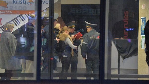Минская милиция опрашивает оцевидцев - Sputnik Азербайджан