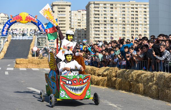 Гонки на мыльницах в центре Баку – соревнования Red Bull Soapbox - Sputnik Азербайджан