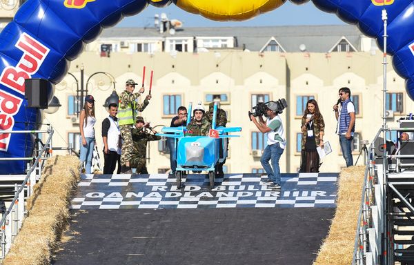 Гонки на мыльницах в центре Баку – соревнования Red Bull Soapbox - Sputnik Азербайджан