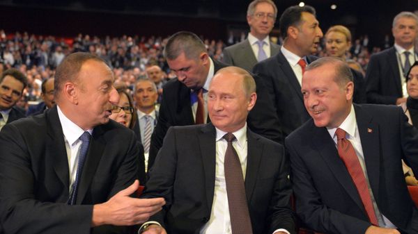 Президент РФ Владимир Путин, президент Азербайджана Ильхам Алиев и президент Турции Реджеп Тайип Эрдоган на XXIII Мировом энергетическом конгрессе в Стамбуле - Sputnik Азербайджан