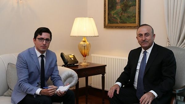 Мевлут Чавушоглу дает интервью журналисту Sputnik Турция - Sputnik Азербайджан