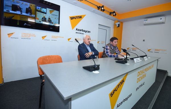 Видеомост Баку-Астана на тему Перспективы азербайджано-казахстанских отношений в Мультимедийном пресс-центре Sputnik Азербайджан - Sputnik Азербайджан