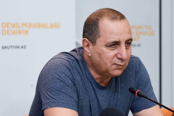 В Мультимедийном пресс-центре Sputnik Азербайджан прошла встреча с журналистами кинопродюсера Михаила Дегтяря на тему Фильм Коробка - Sputnik Азербайджан