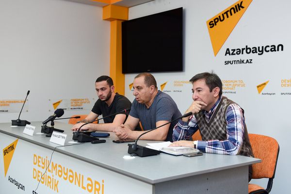 В Мультимедийном пресс-центре Sputnik Азербайджан прошла встреча с журналистами кинопродюсера Михаила Дегтяря на тему Фильм Коробка - Sputnik Азербайджан