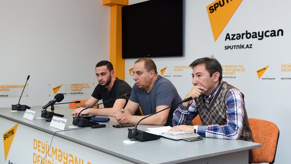 В Мультимедийном пресс-центре Sputnik Азербайджан прошла встреча с журналистами кинопродюсера Михаила Дегтяря на тему Фильм Коробка - Sputnik Азербайджан