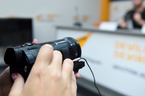 В Мультимедийном пресс-центре Sputnik Азербайджан прошла встреча с журналистами кинопродюсера Михаила Дегтяря на тему Фильм Коробка - Sputnik Азербайджан