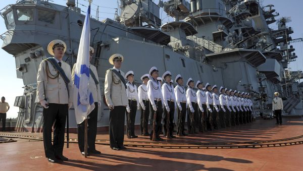 Заход ракетного крейсера Петр Великий в сирийский порт Тартус - Sputnik Азербайджан
