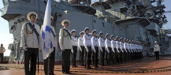 Заход ракетного крейсера Петр Великий в сирийский порт Тартус - Sputnik Азербайджан