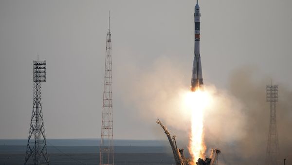 Пуск ракеты-носителя Союз-ФГ с транспортным пилотируемым кораблем Союз МС с космодрома Байконур - Sputnik Азербайджан