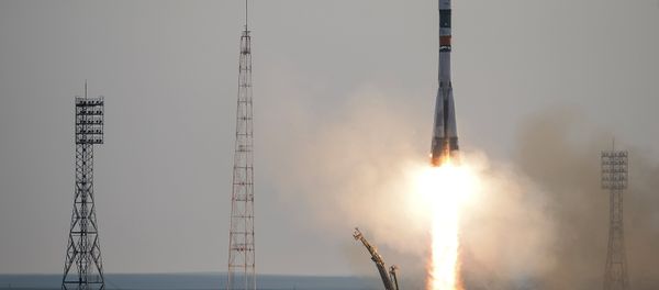 Пуск ракеты-носителя Союз-ФГ с транспортным пилотируемым кораблем Союз МС с космодрома Байконур - Sputnik Азербайджан