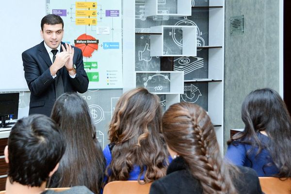 Преподаватель Азербайджанского государственного экономического университета (UNEC) Рамиль Джаббаров - Sputnik Азербайджан