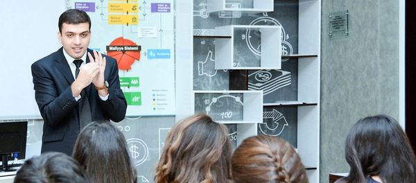Преподаватель Азербайджанского государственного экономического университета (UNEC) Рамиль Джаббаров - Sputnik Азербайджан