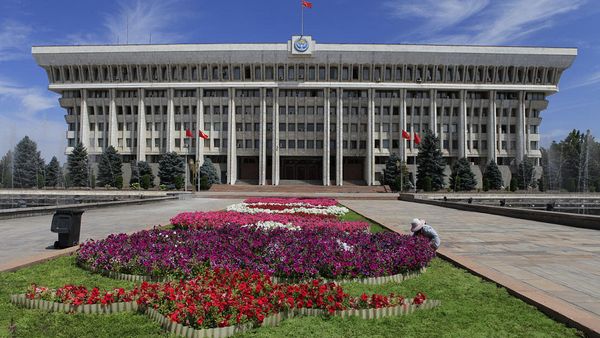Дом правительства в Бишкеке, архивное фото - Sputnik Азербайджан