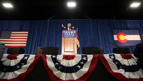Кандидат в президенты США от Республиканской партии Дональд Трамп выступает в городе Грили, штат Колорадо - Sputnik Азербайджан