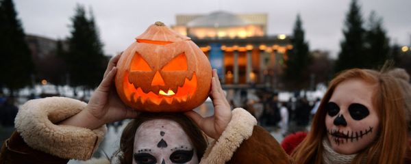 Участники го традиционного Зомби-парада в канун Хэллоуина, архивное фото - Sputnik Азербайджан