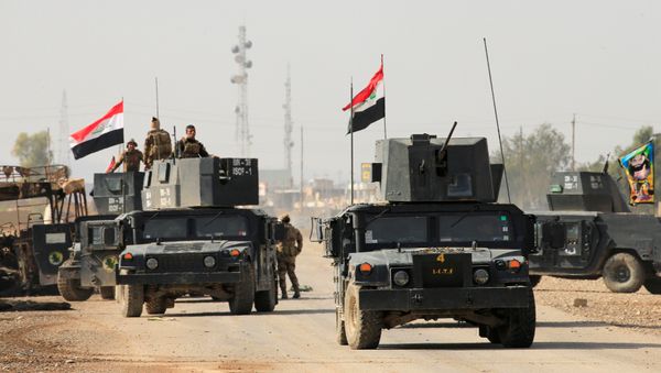 Силы иракской армии принимают участие в военной операции против ИГ в Мосуле, 2 ноября 2016 года - Sputnik Азербайджан