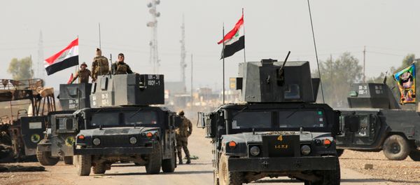 Силы иракской армии принимают участие в военной операции против ИГ в Мосуле, 2 ноября 2016 года - Sputnik Азербайджан