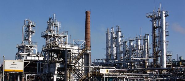 Кременчугский нефтеперерабатывающий завод - Sputnik Азербайджан