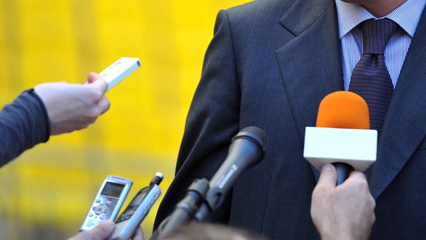 Журналисты и интервьюер, фото из архива - Sputnik Азербайджан