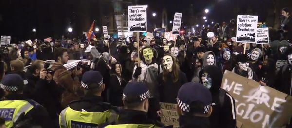 Сторонники хакерского движения Anonymous прошли маршем по центру Лондона - Sputnik Азербайджан