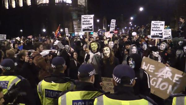 Сторонники хакерского движения Anonymous прошли маршем по центру Лондона - Sputnik Азербайджан